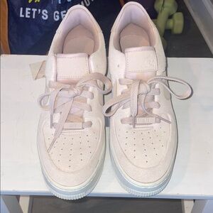 Nike Air Force 1 in Light Beige